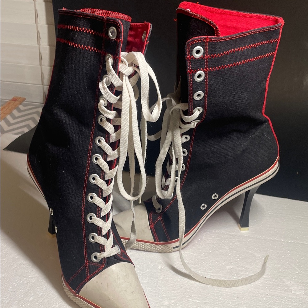Steve Madden Black and Red Lace-Up Heeled Boots Y2K vintage pair